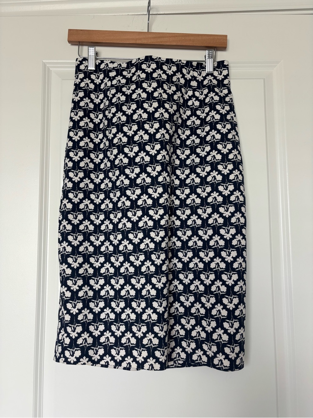 Boden Womans Blue and White Floral Print Skirt Size 6